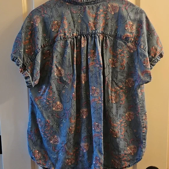 Intro Dillard’s Blue Chambray Floral Lyocell Button-Down, L, Boho, Coastal - Picture 3 of 10